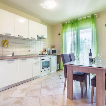 Apartment Luna Srima